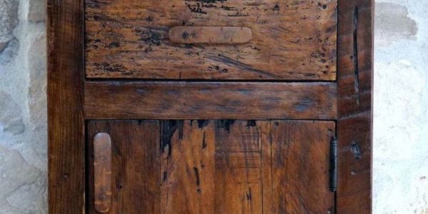     Noptiera Western Worn – Rustic cu Poveste   